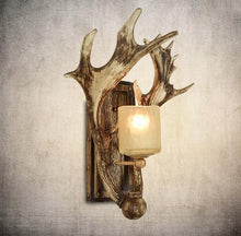 Load image into Gallery viewer, Vintage wall lamp